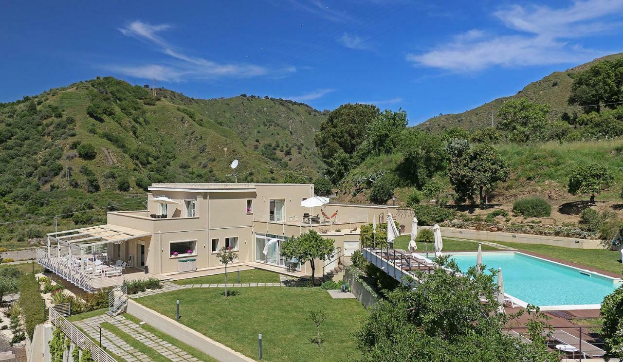 Sike Holiday Home Таормина Екстериор снимка